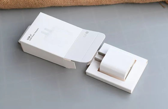 Данные по заряжателя Usb PMS привязывают коробку упаковки жиронепроницаемое Debossing